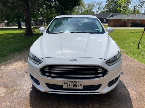 Used 2015 Ford Fusion SE w/ Equipment Group 201A image 4
