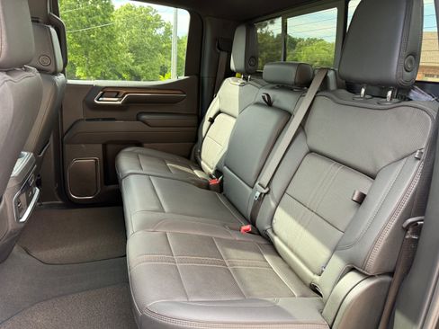 Used 2024 Chevrolet Silverado 1500 High Country w/ Midnight Edition AWD/4WD image 9