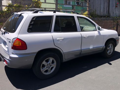 Used 2004 Hyundai Santa Fe GLS FWD image 1