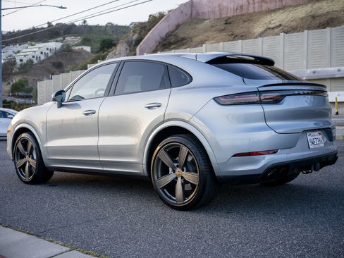 Used 2020 Porsche Cayenne Turbo image 16