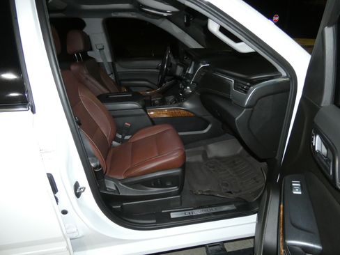 Used 2019 Chevrolet Suburban Premier w/ Premier Plus Edition image 14