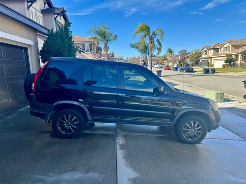Used 2005 Honda CR-V LX image 6