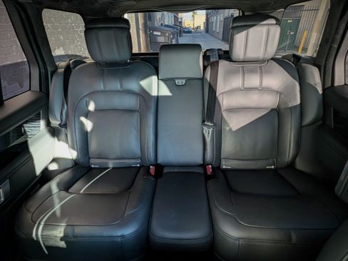 Used 2022 Land Rover Range Rover Autobiography image 18