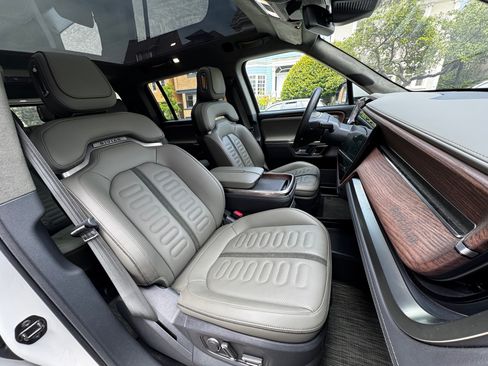 Used 2023 Rivian R1S Adventure AWD/4WD image 2