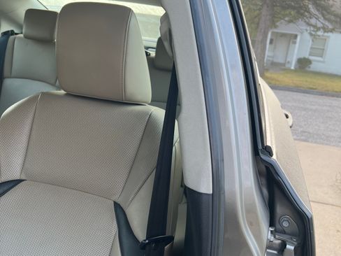 Used 2019 Lexus ES 350 w/ Premium Package image 11