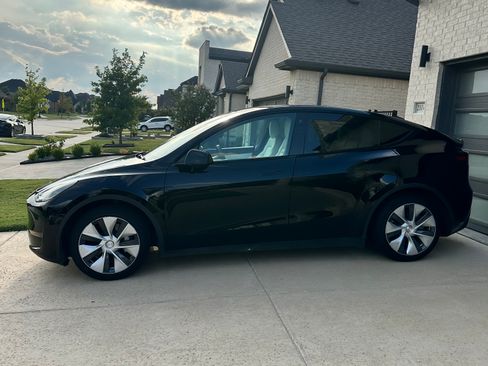 Used 2021 Tesla Model Y Long Range image 2