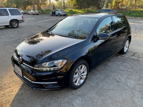 Used 2020 Volkswagen Golf 4-Door image 1