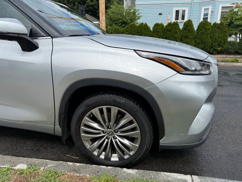 Used 2022 Toyota Highlander Platinum AWD/4WD image 4