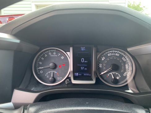 Used 2019 Toyota Tacoma SR5 AWD/4WD image 20