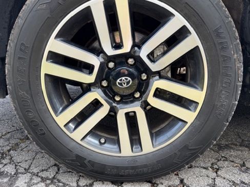 Used 2016 Toyota 4Runner Limited image 17