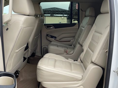 Used 2020 GMC Yukon XL Denali w/ Denali Premium Package image 10