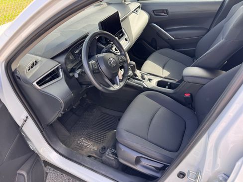 Used 2024 Toyota Corolla Cross LE w/ Moonroof Package image 13