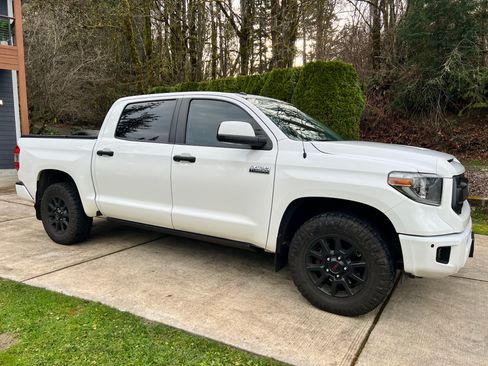 Used 2014 Toyota Tundra Platinum image 4