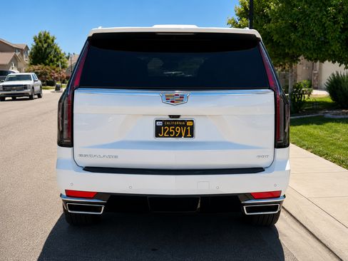 Used 2023 Cadillac Escalade Premium Luxury w/ Performance Package AWD/4WD image 9