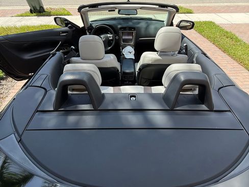 Used 2013 Lexus IS 350C w/ Luxury Pkg RWD image 2
