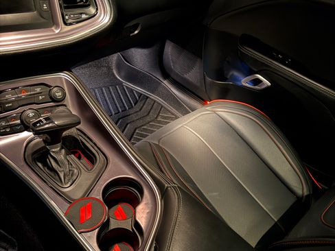 Used 2017 Dodge Challenger R/T image 25