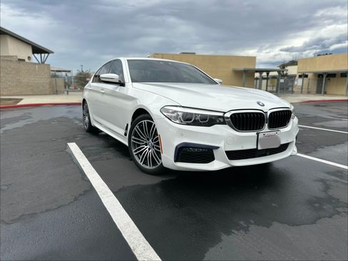 Used 2019 BMW 530e w/ M Sport Package RWD image 1