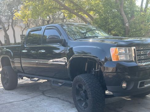 Used 2012 GMC Sierra 2500 Denali w/ Suspension Package, Off-Road AWD/4WD image 1