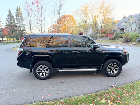 Used 2016 Toyota 4Runner SR5 image 8
