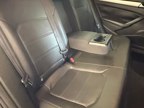 Used 2014 Volkswagen Passat 1.8T Wolfsburg Edition image 12