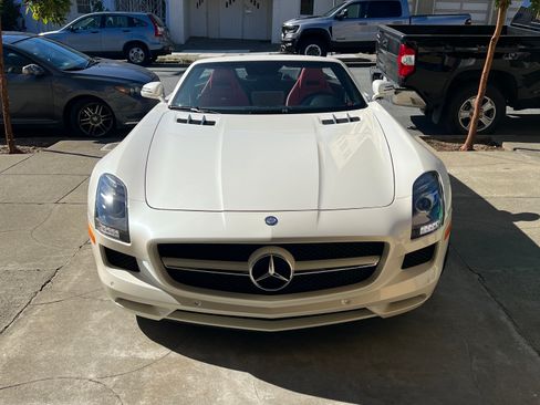 Used 2012 Mercedes-Benz SLS AMG Roadster image 2