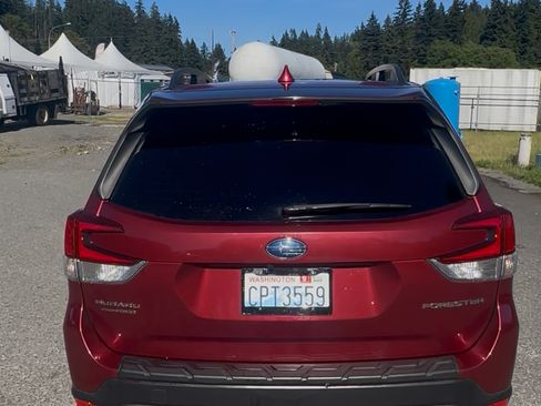 Used 2020 Subaru Forester Premium AWD/4WD image 5