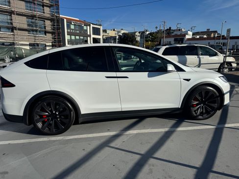 Used 2025 Tesla Model X Plaid image 9