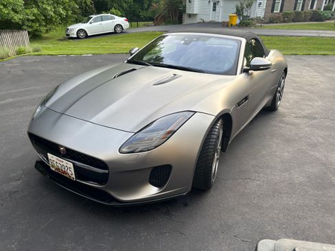 Used 2020 Jaguar F-TYPE Convertible RWD image 11