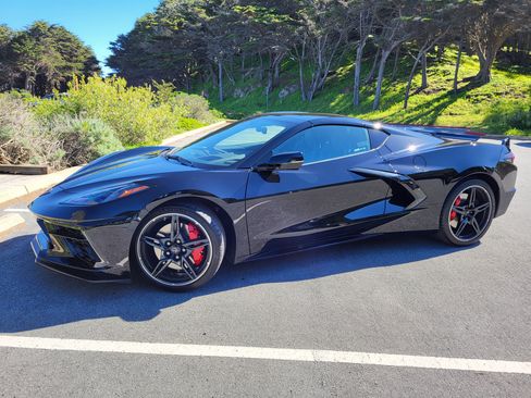 Used 2024 Chevrolet Corvette Stingray Preferred Cpe w/ Z51 Performance Package RWD image 1