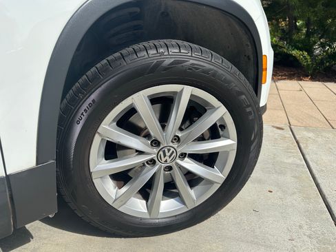 Used 2017 Volkswagen Tiguan Wolfsburg Edition FWD image 9