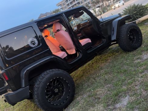 Used 2014 Jeep Wrangler Unlimited Sahara image 4