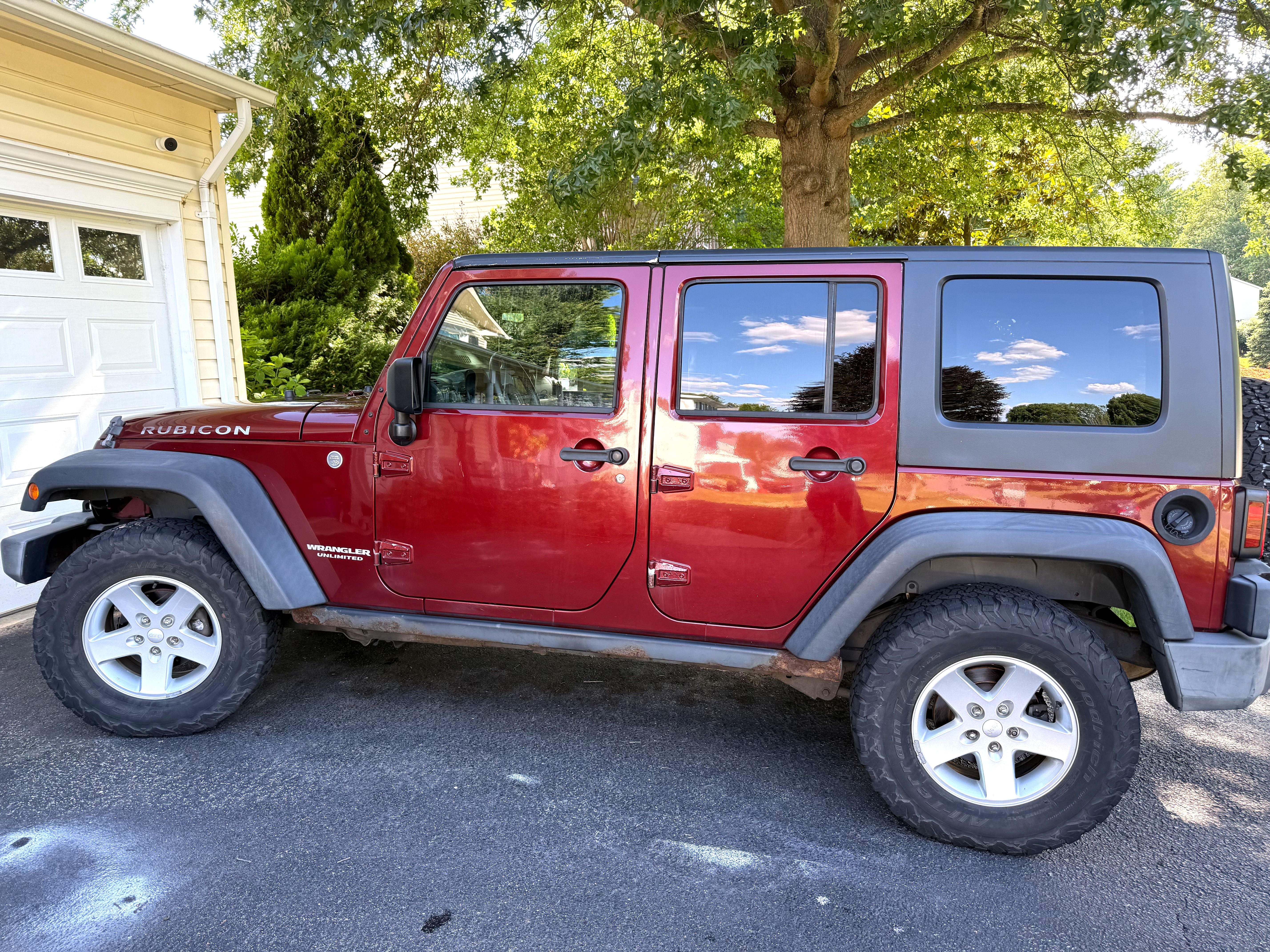 Used 2007 Jeep Wrangler Unlimited Rubicon w/ Dual Top Group AWD/4WD image 1