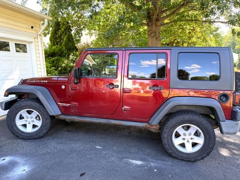 Used 2007 Jeep Wrangler Unlimited Rubicon w/ Dual Top Group AWD/4WD image 1