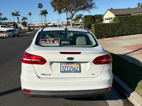 Used 2017 Ford Focus SE image 5