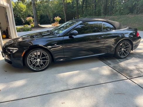Used 2010 BMW M6 Convertible image 4