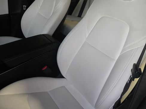 Used 2018 Tesla Model 3 Long Range image 10