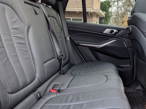 Used 2019 BMW X5 xDrive40i w/ M Sport Package image 10