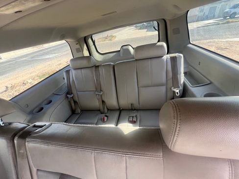 Used 2008 Chevrolet Suburban LT image 14