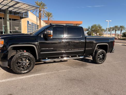 Used 2016 GMC Sierra 2500 Denali w/ Suspension Package, Off-Road image 10