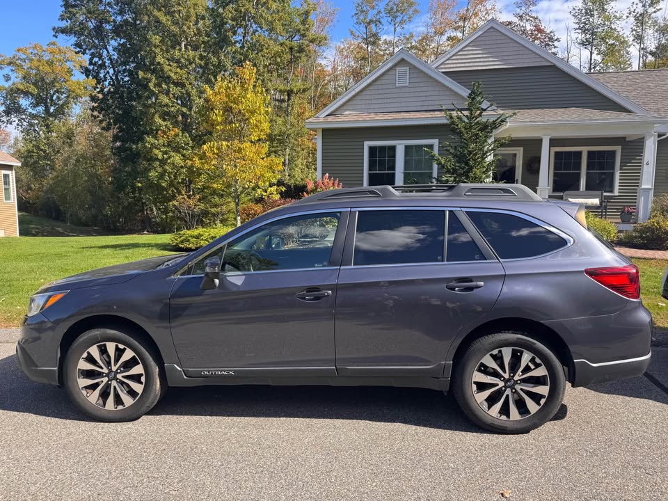 Used 2017 Subaru Outback 2.5i Limited AWD/4WD image 1