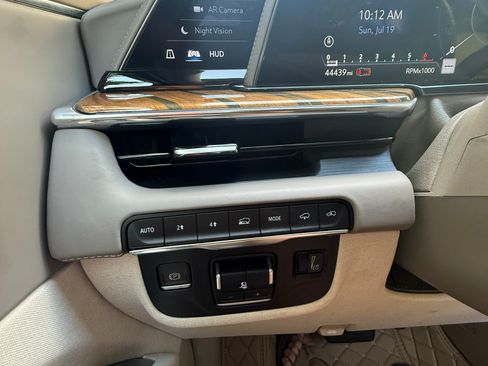 Used 2021 Cadillac Escalade Premium Luxury Platinum AWD/4WD image 15