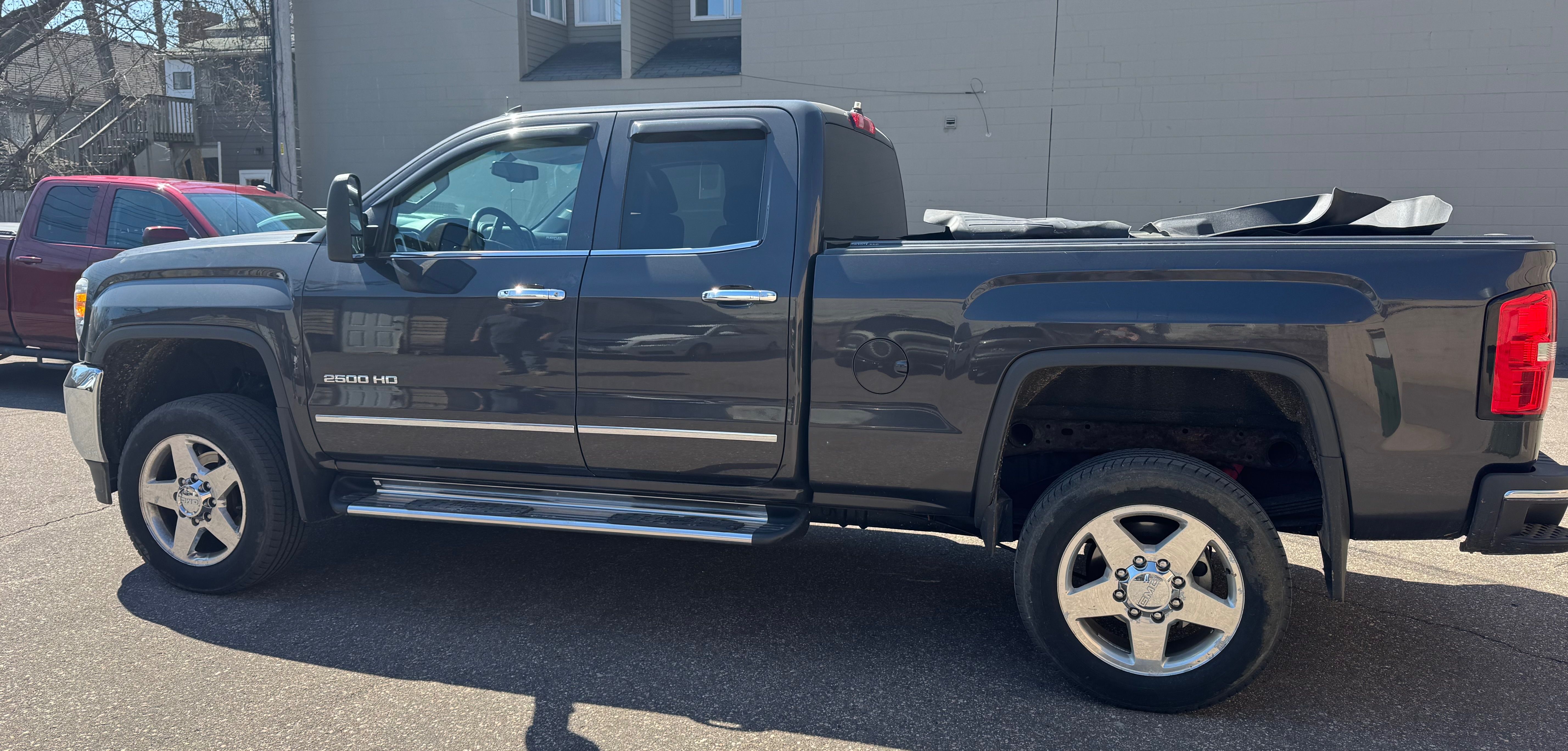 Used 2015 GMC Sierra 2500 SLT w/ SLT Preferred Package AWD/4WD image 1