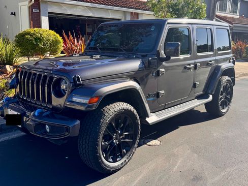 Used 2021 Jeep Wrangler Unlimited Sahara image 4