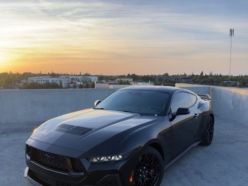Used 2024 Ford Mustang GT w/ GT Performance Package RWD image 5