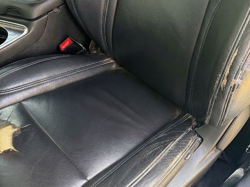 Used 2016 Dodge Challenger R/T w/ Blacktop Package image 31