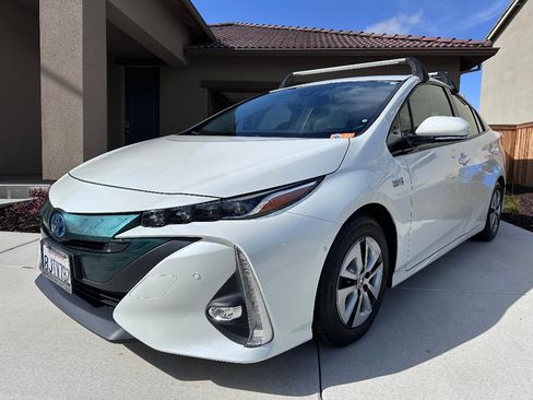 Used 2019 Toyota Prius Prime Advanced image 5
