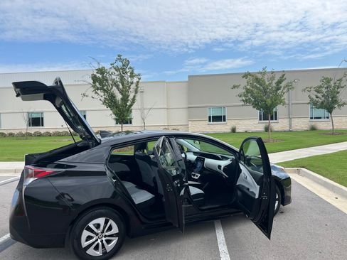 Used 2016 Toyota Prius Three FWD image 5