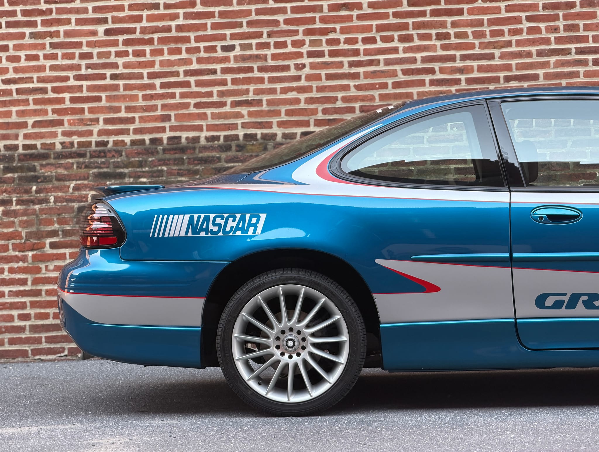 Used 1999 Pontiac Grand Prix GTP w/ Opt Pkg FWD image 11