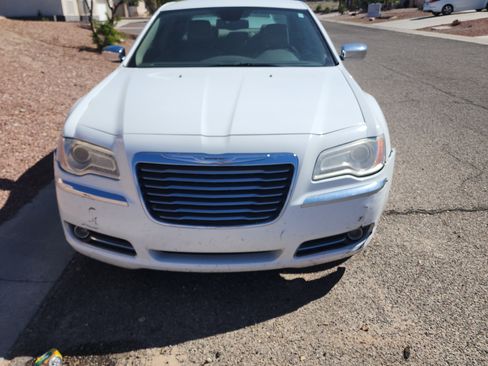 Used 2011 Chrysler 300 C image 5
