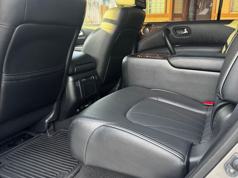 Used 2013 INFINITI QX56 4WD w/ Deluxe Touring Pkg image 22